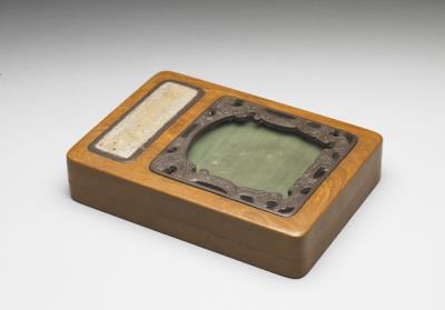 图片[2]-Inkstone inscribed with characters “rong de”, with fitted box of glass and fish fossil inlay, Qing dynasty, Kangxi reign（1662-1722）-China Archive